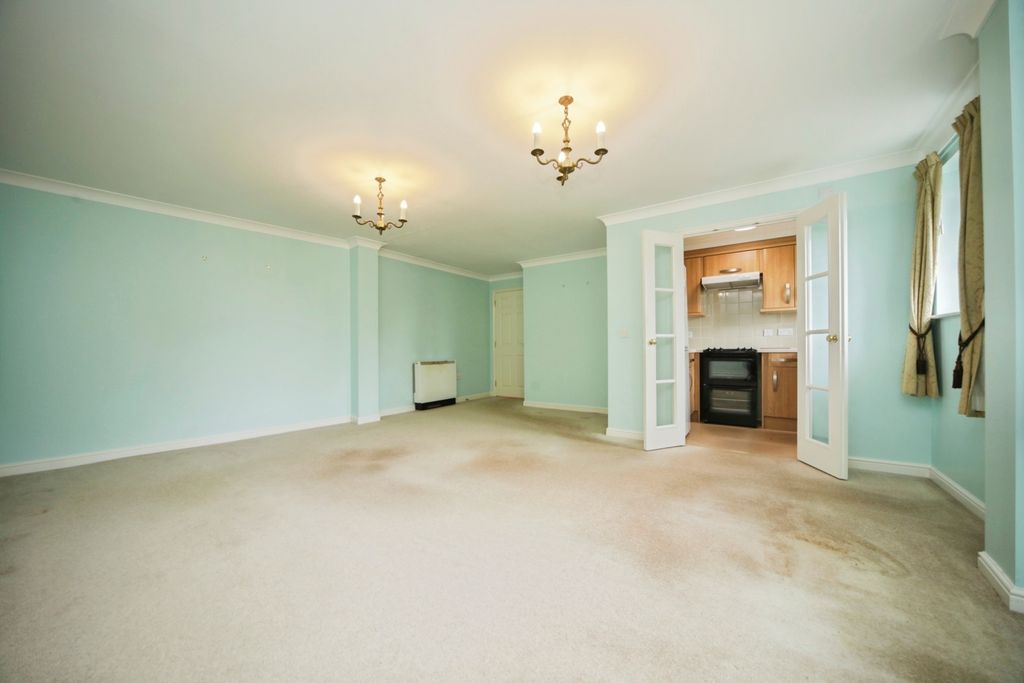 Property photo 1 of 12 Lounge