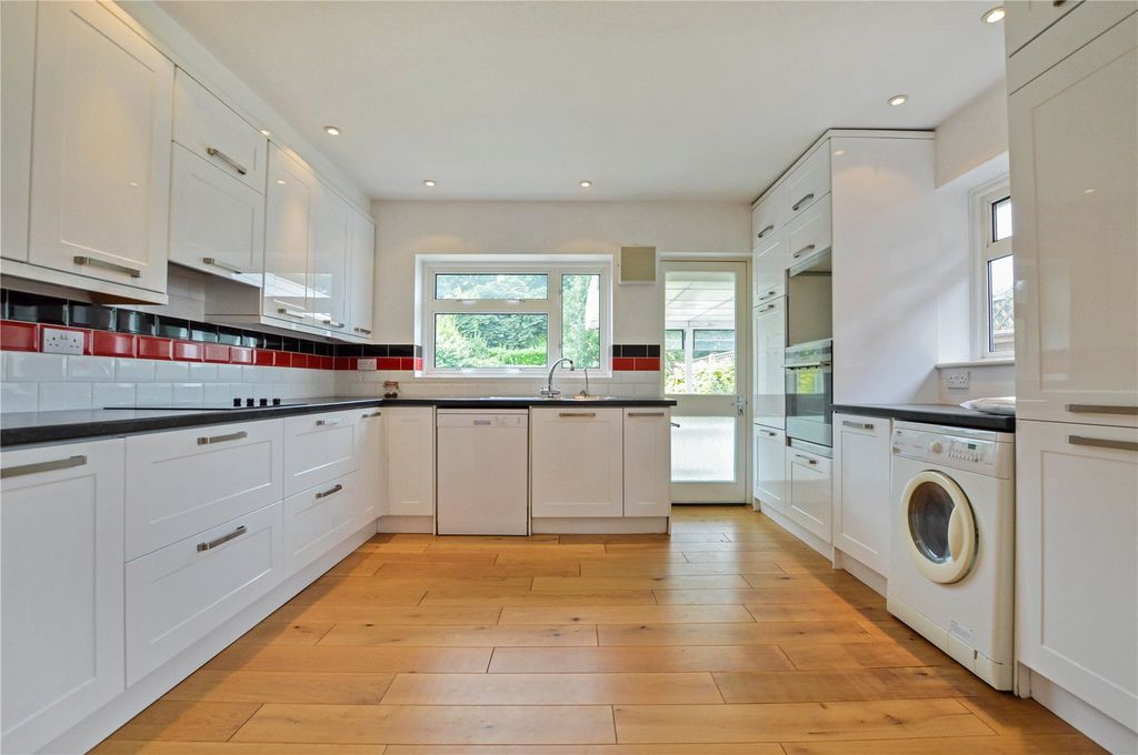 Property photo 3 of 14 Kitchen