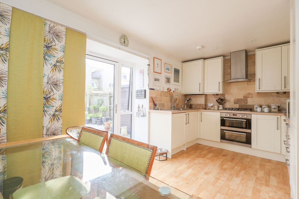 Property photo 2 of 22 Kitchen/Diner