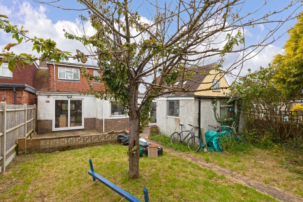 Property photo 1 of 20 Crescent Rd_4.Jpg