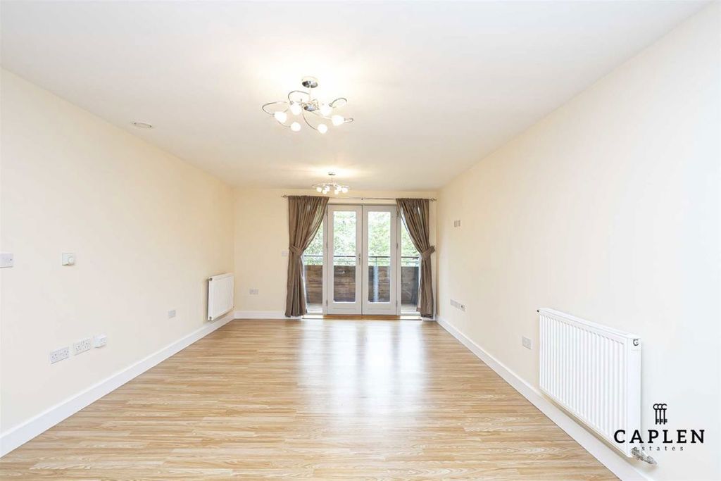 Property photo 2 of 8