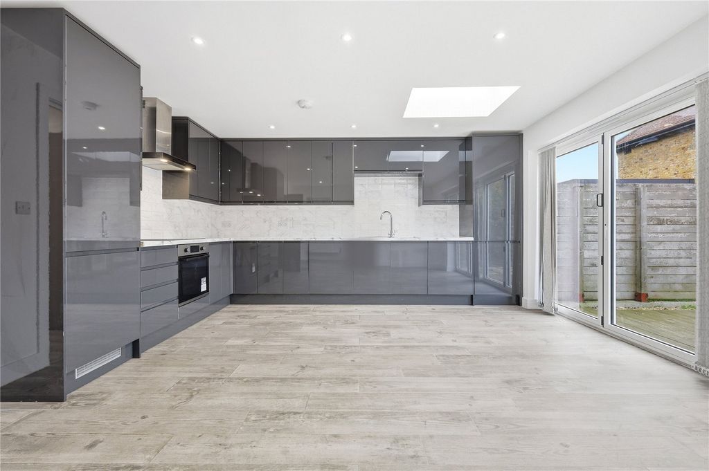 Property photo 2 of 23 Picture No. 03