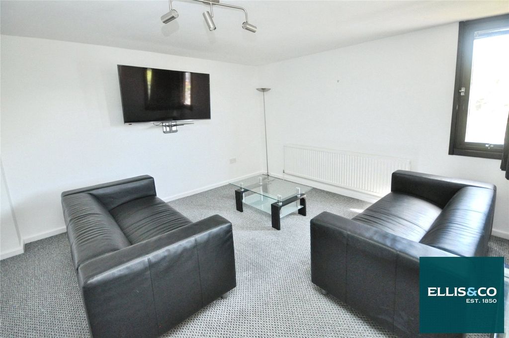 Property photo 2 of 17 Picture No. 40