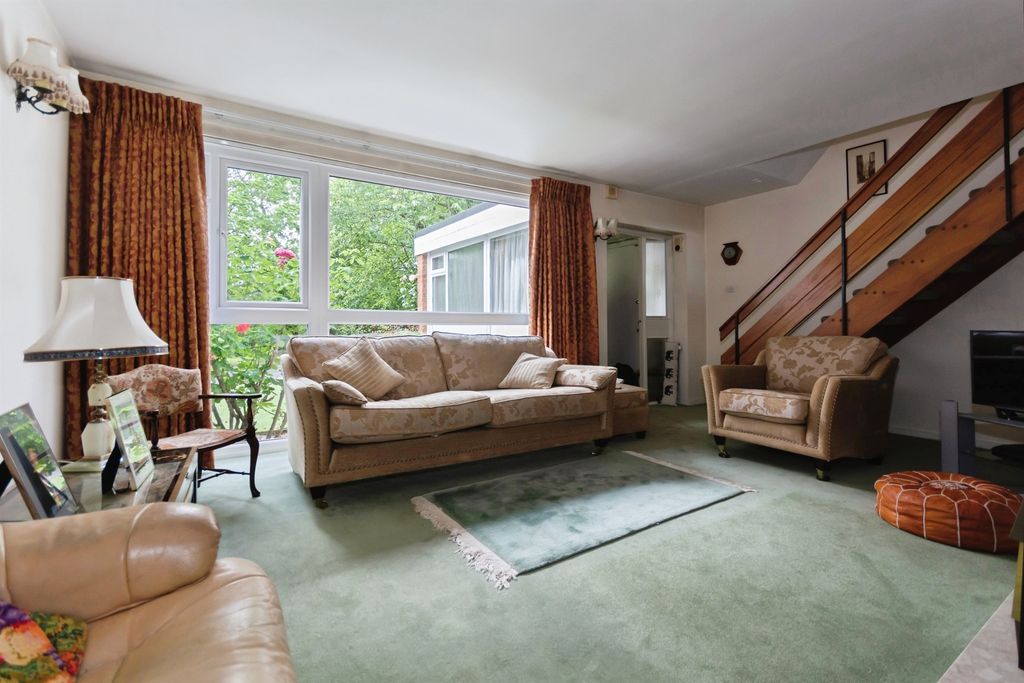 Property photo 2 of 17