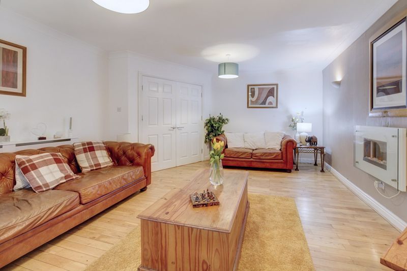 Property photo 3 of 23 Lounge