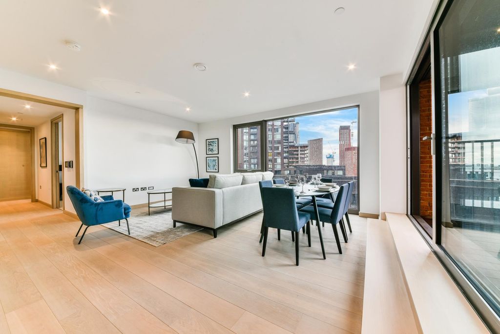 Property photo 1 of 21