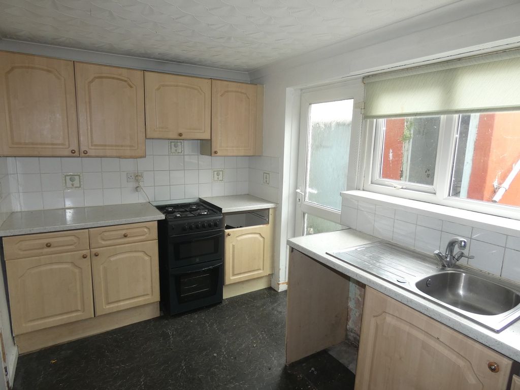 Property photo 3 of 9 Kitchen