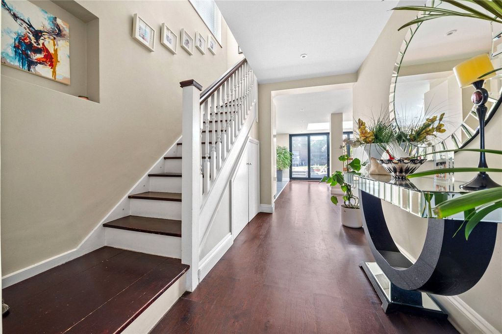 Property photo 2 of 11 Picture No. 13