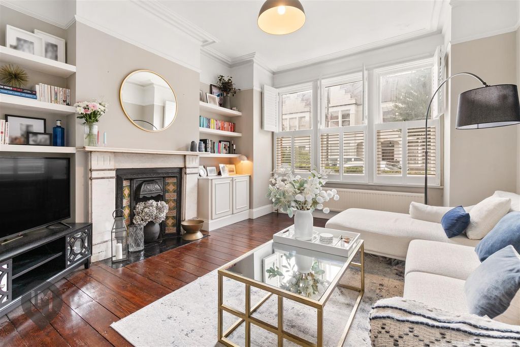 Property photo 1 of 7 Clonmore Street