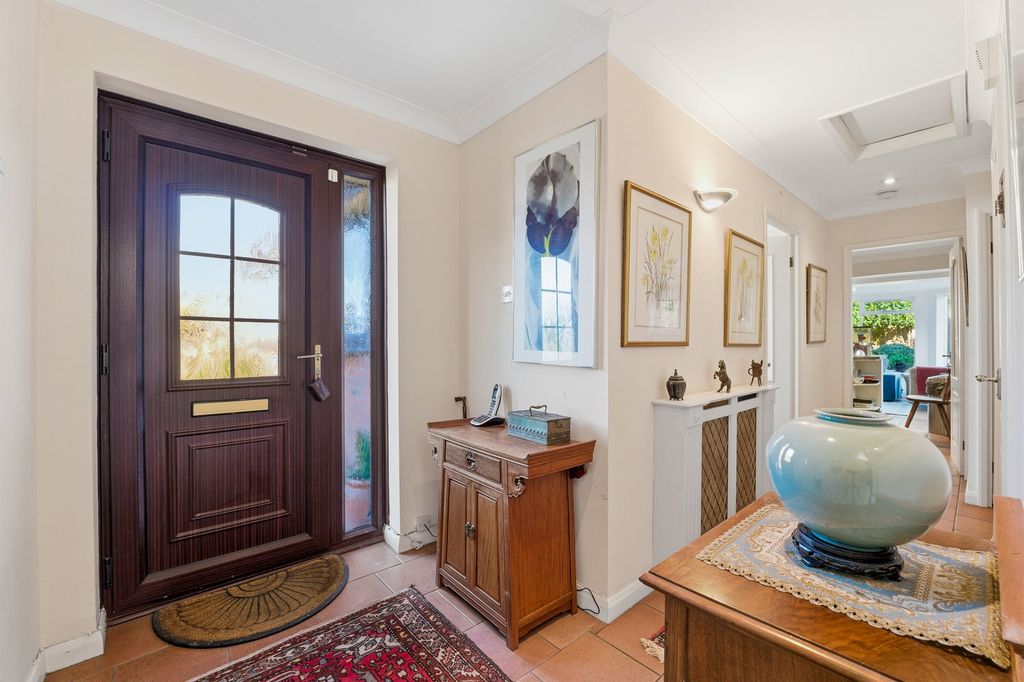 Property photo 2 of 25