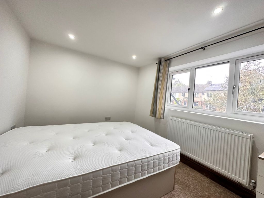 Property photo 2 of 6 Room