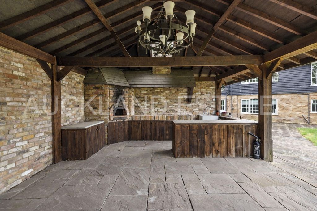 Additional image 37 of 5 bed detached house for saleFoxes Lane, Brookmans Park AL9
