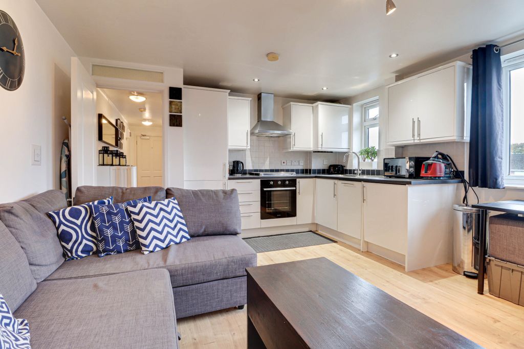 Property photo 2 of 8 Img3301Img3303