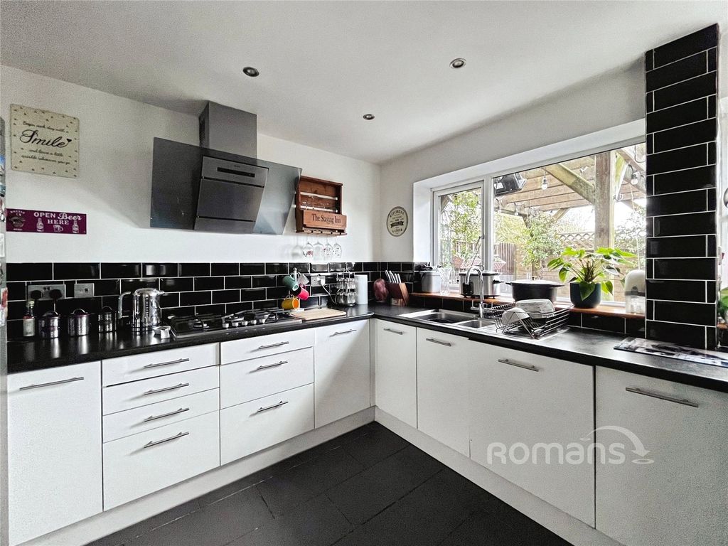 Property photo 2 of 23 Picture No. 29