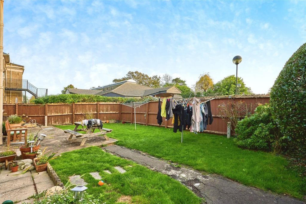 Property photo 2 of 13 Picture No. 15