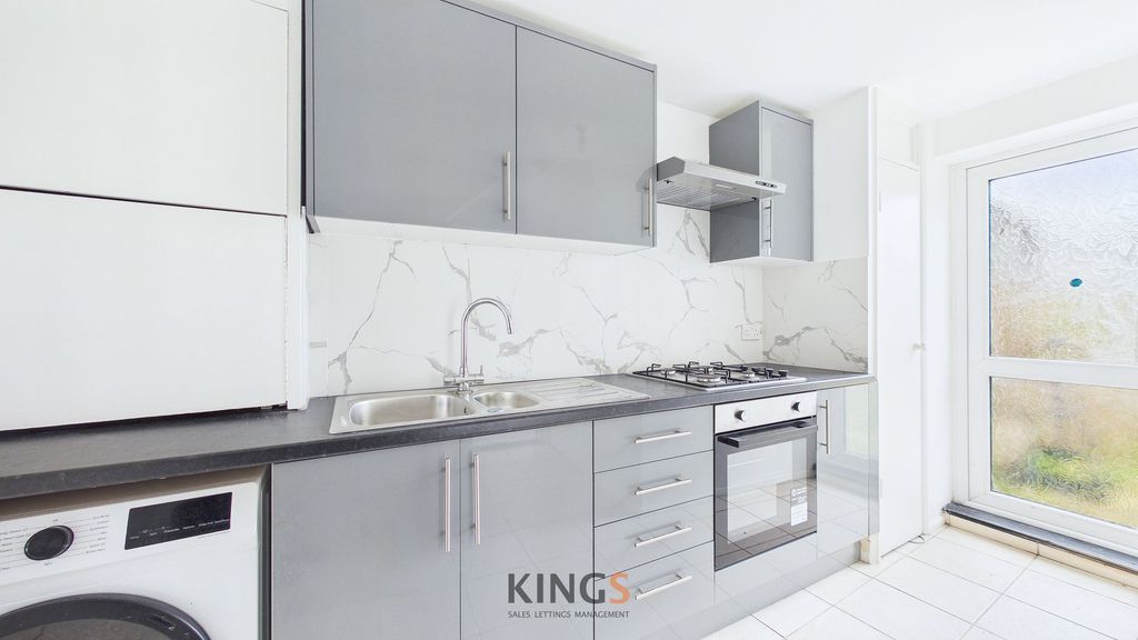 Property photo 3 of 16 Kitchen