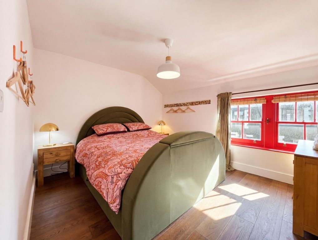 Property photo 3 of 18 Master Bedroom