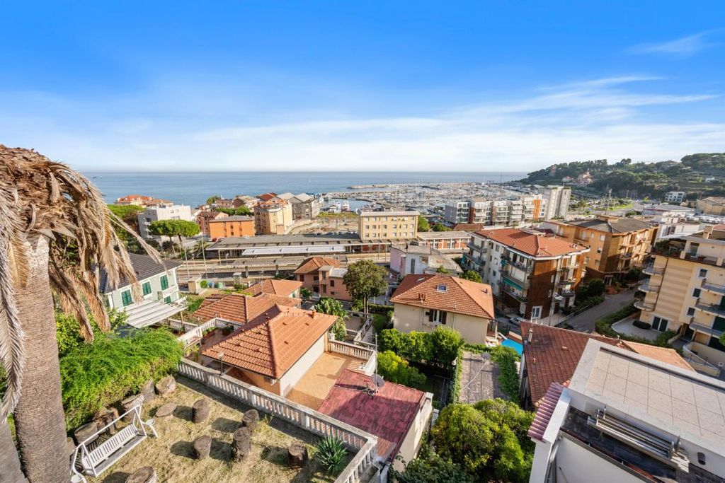 Property photo 2 of 32