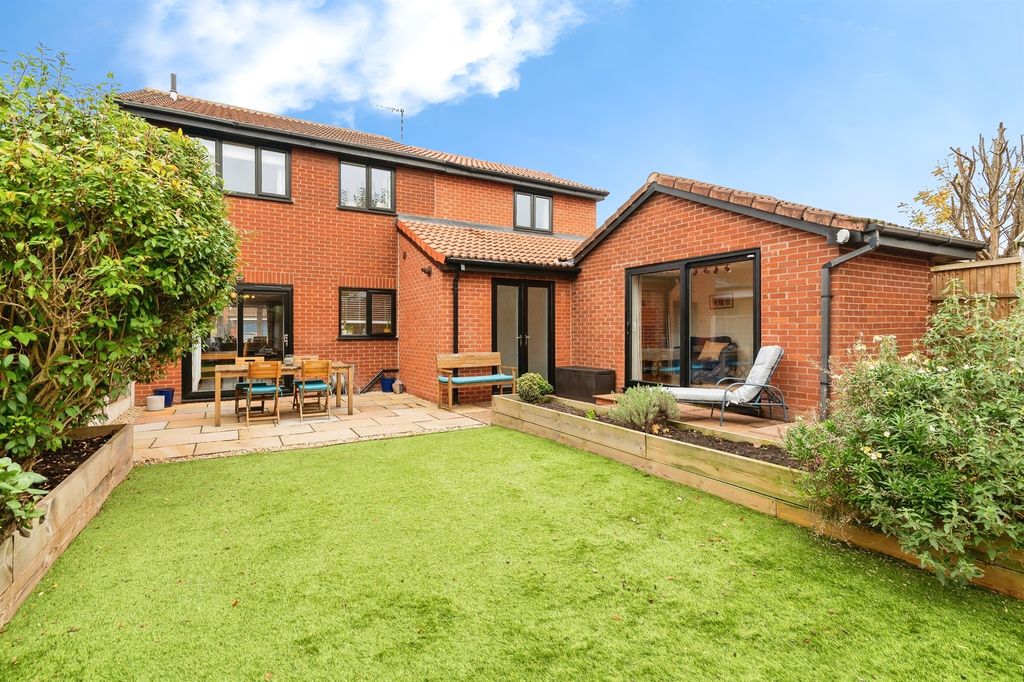 Property photo 2 of 16