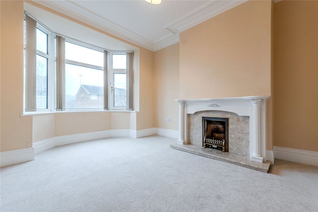 Property photo 2 of 11 Lounge