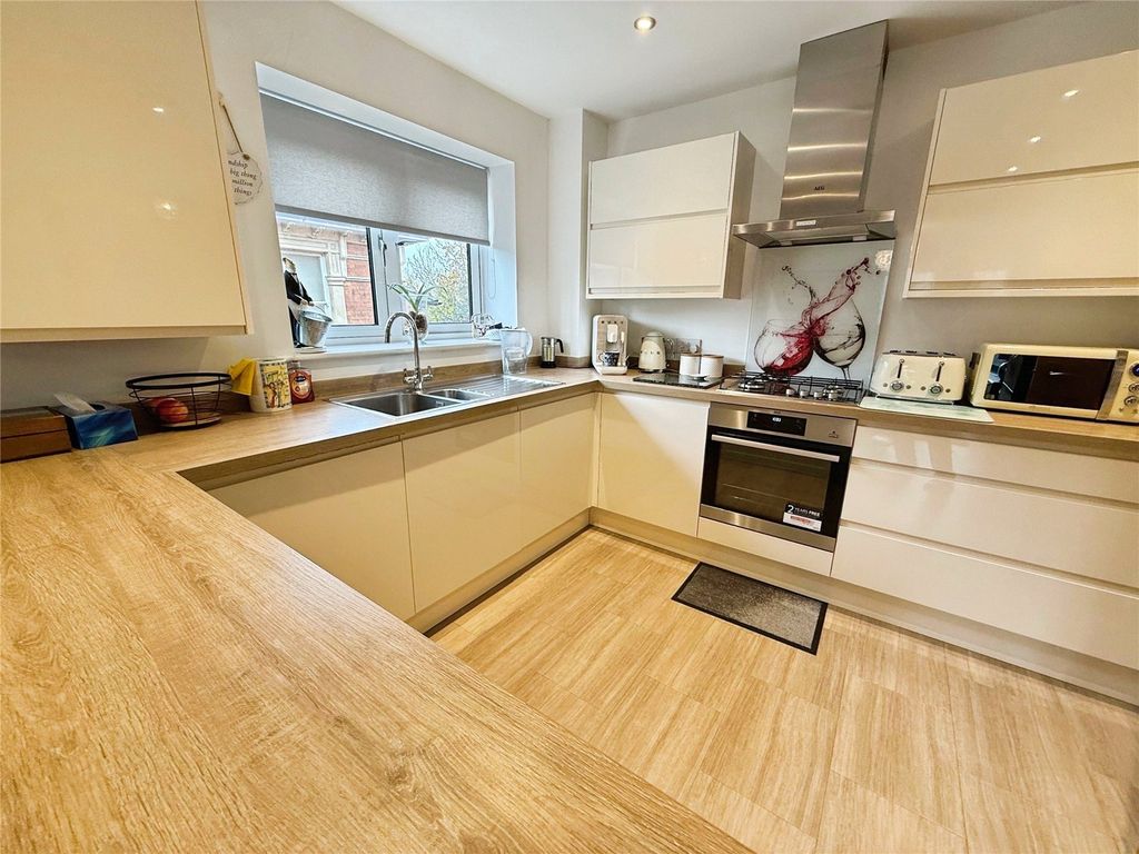 Property photo 3 of 9 Kitchen