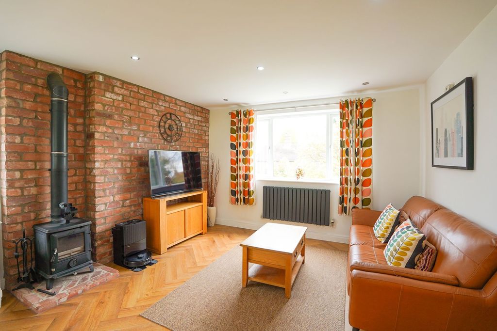 Property photo 3 of 35