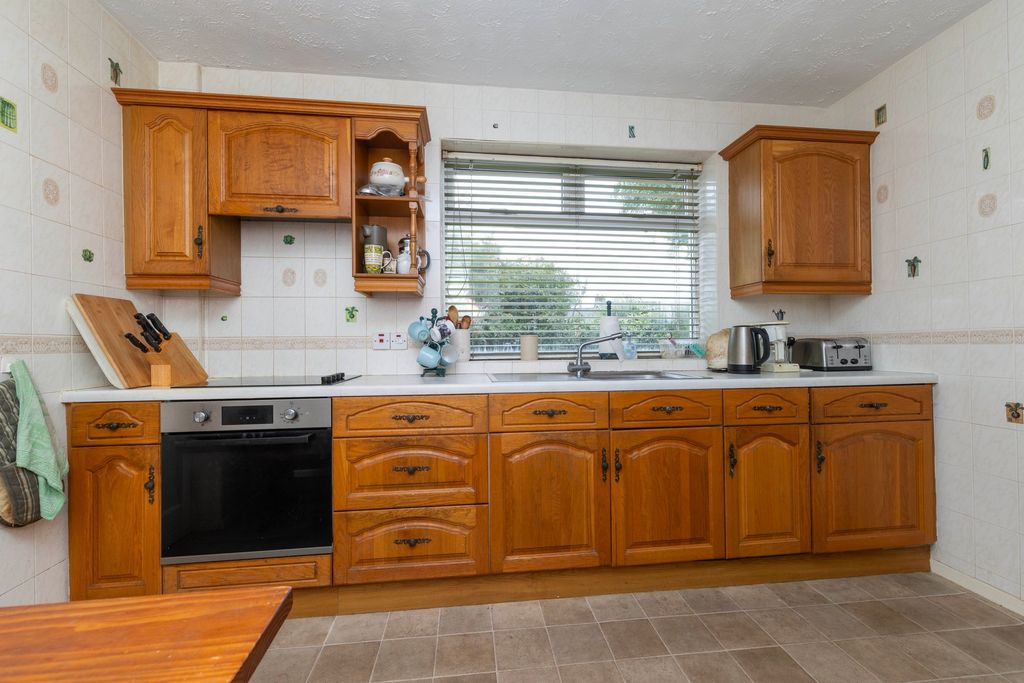 Property photo 3 of 27