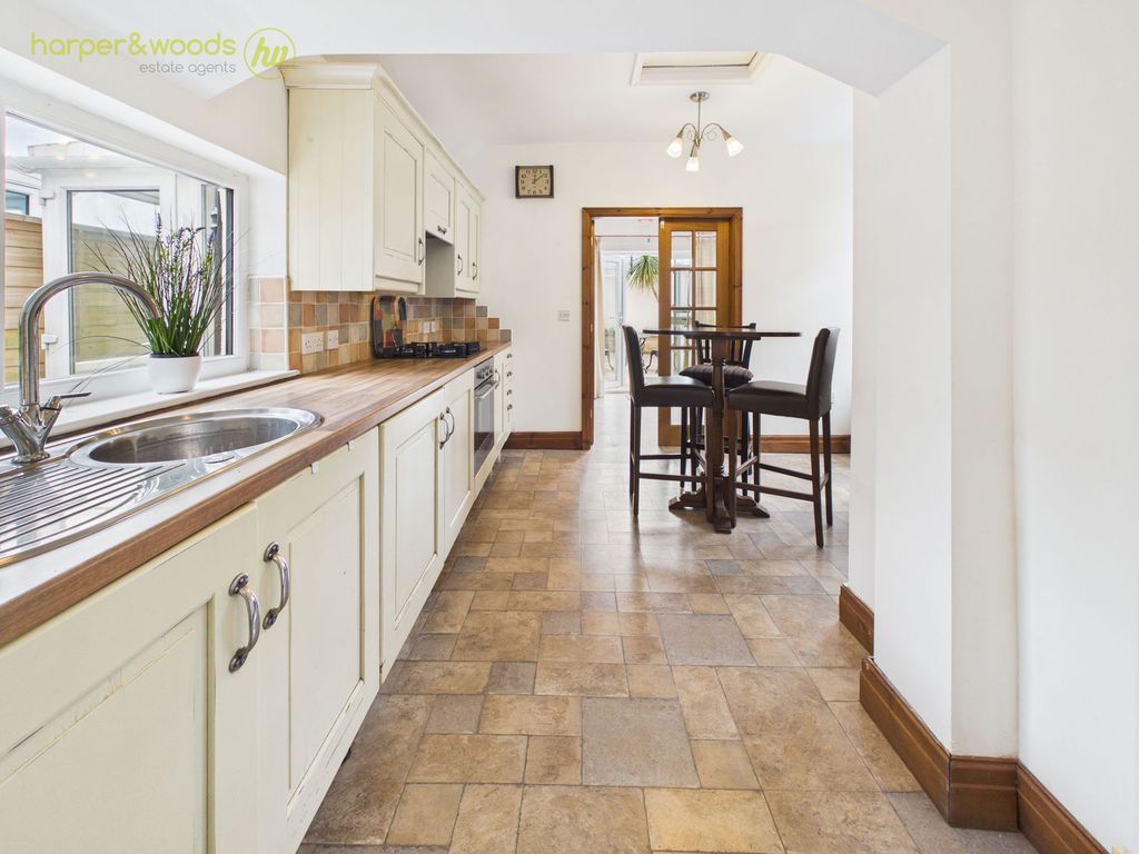 Property photo 2 of 32