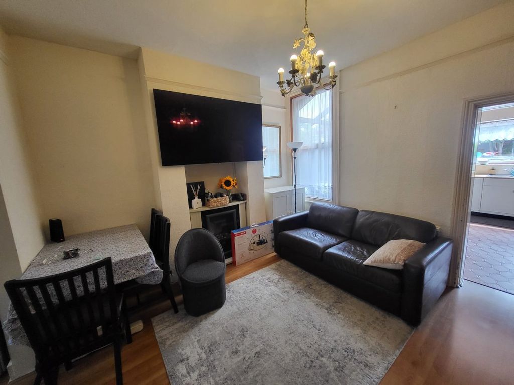 Property photo 1 of 5