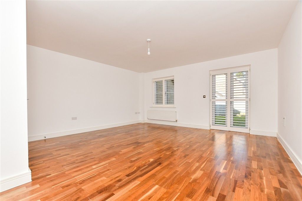 Property photo 1 of 15 Lounge