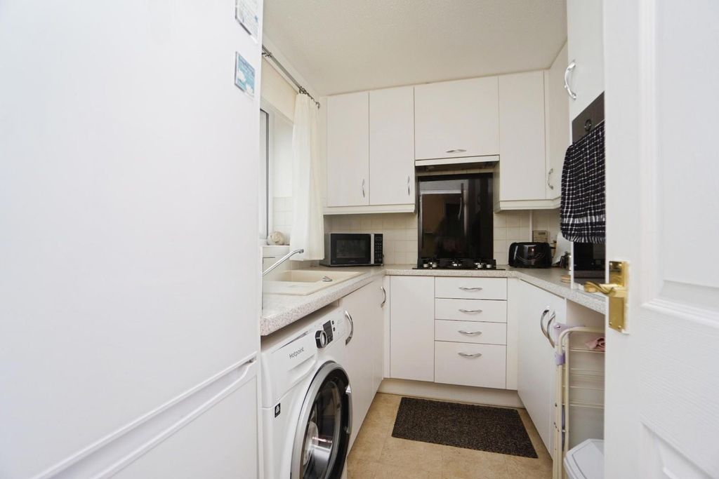 Property photo 3 of 23 Kitchen
