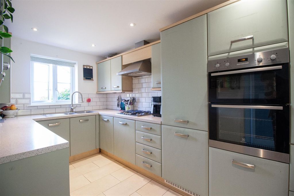 Property photo 3 of 25