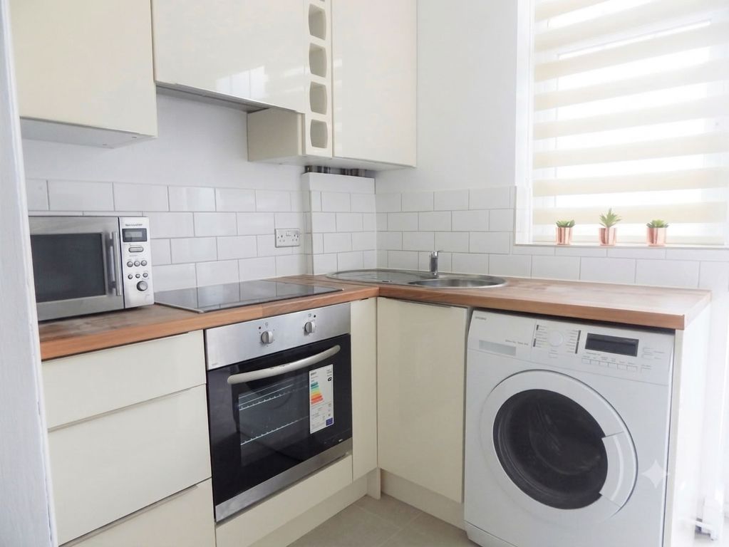Property photo 3 of 10 London39484Image1.Jpg