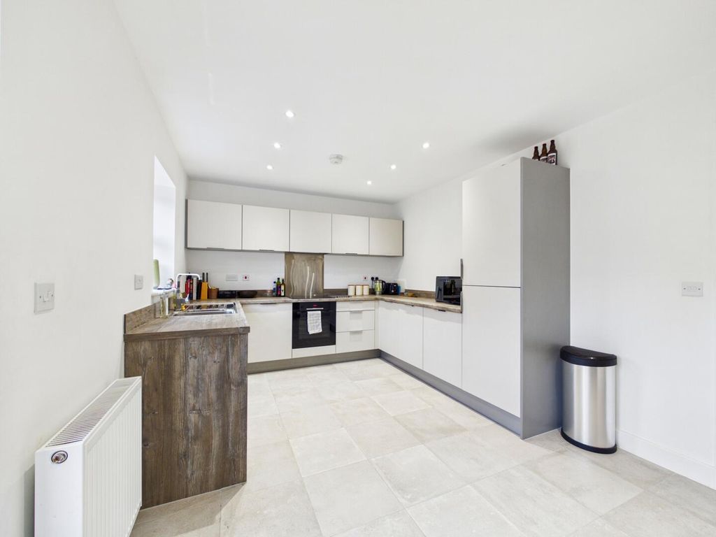 Property photo 2 of 17 Kitchen