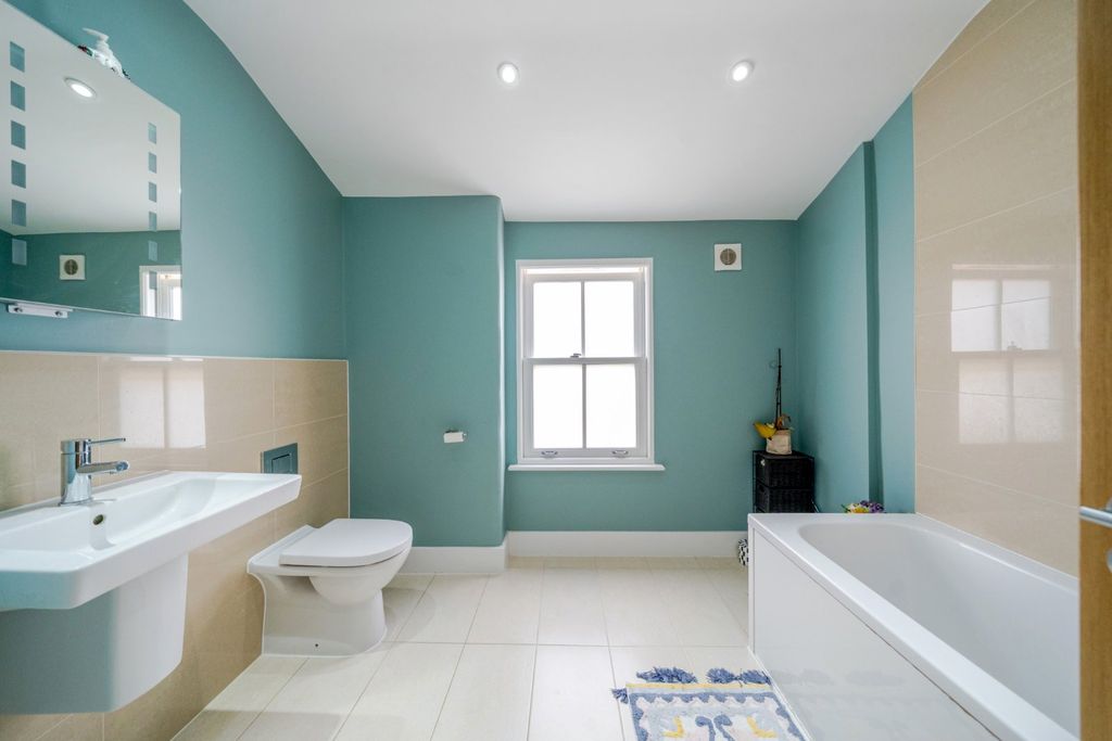 Property photo 2 of 14 Picture No. 17