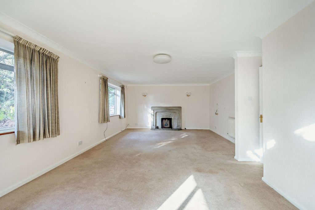 Property photo 3 of 13 Sitting Room