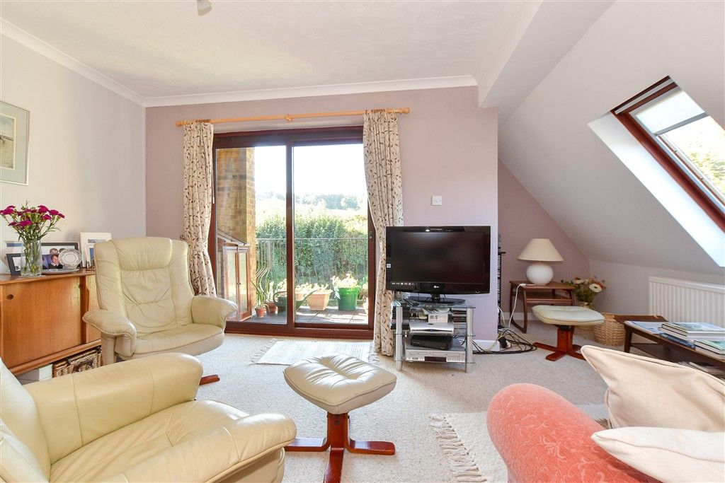 Property photo 3 of 14 Lounge