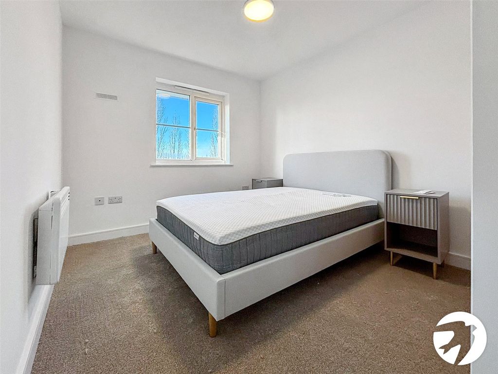 Property photo 3 of 8 Bedroom