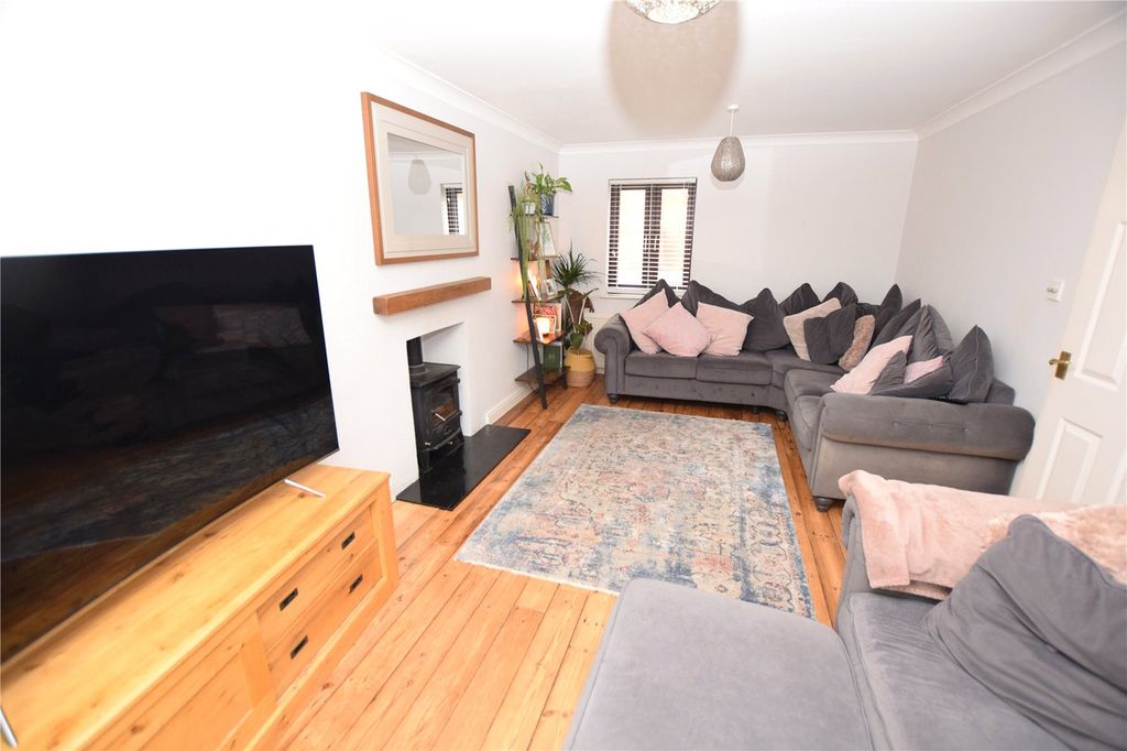 Property photo 2 of 11 Lounge