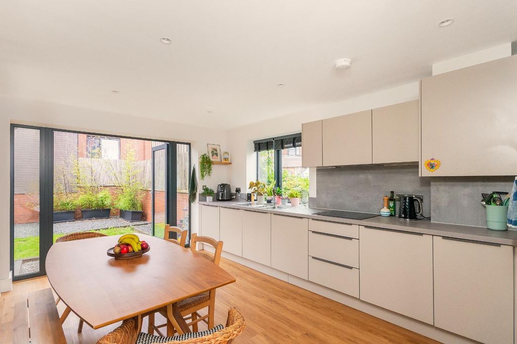 Property photo 1 of 33 0P4Wen - Kitchen Diner E.Jpg