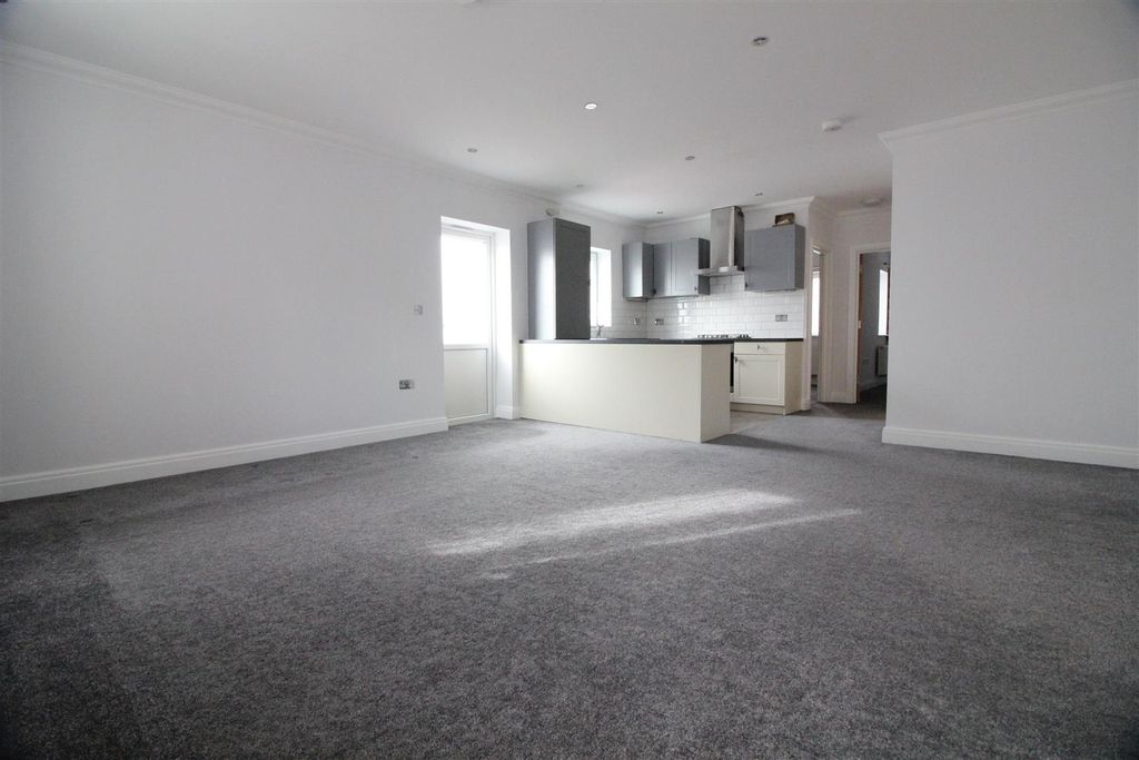 Property photo 1 of 9 2F108608-48D8-42E2-995C-Bc11A7D4F869.Jpeg