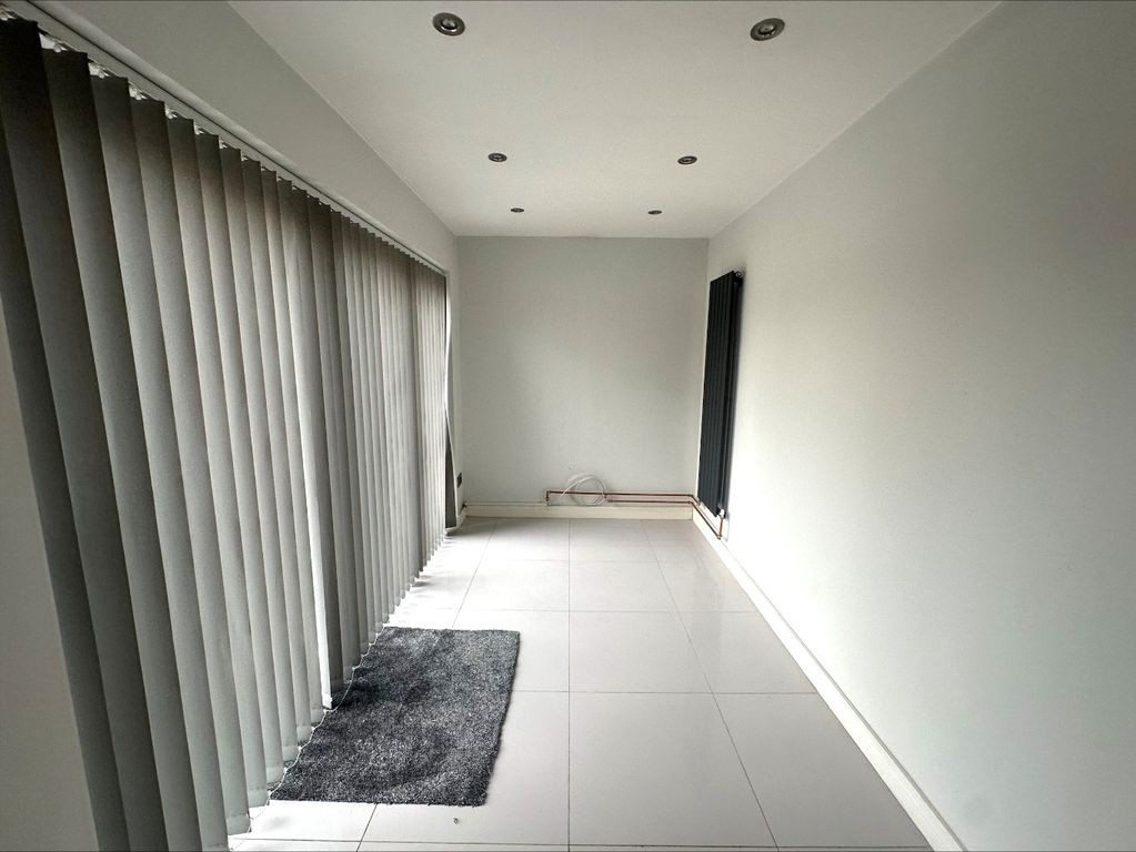 Property photo 3 of 11 4911672