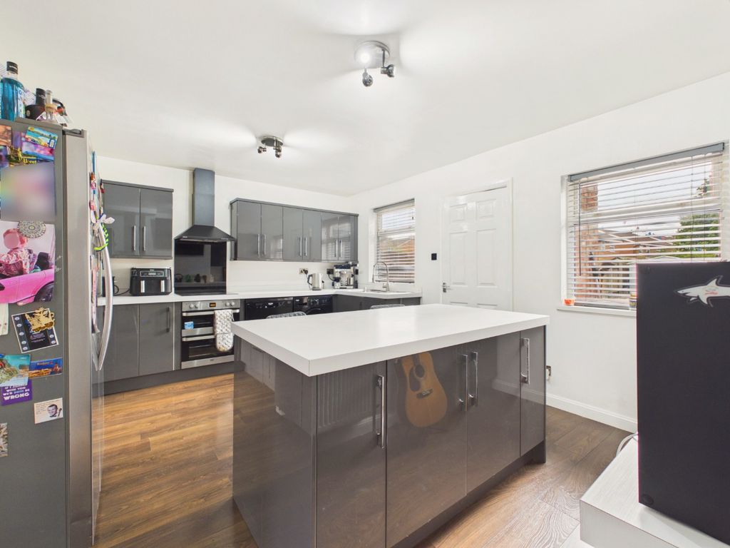 Property photo 3 of 17 5317796