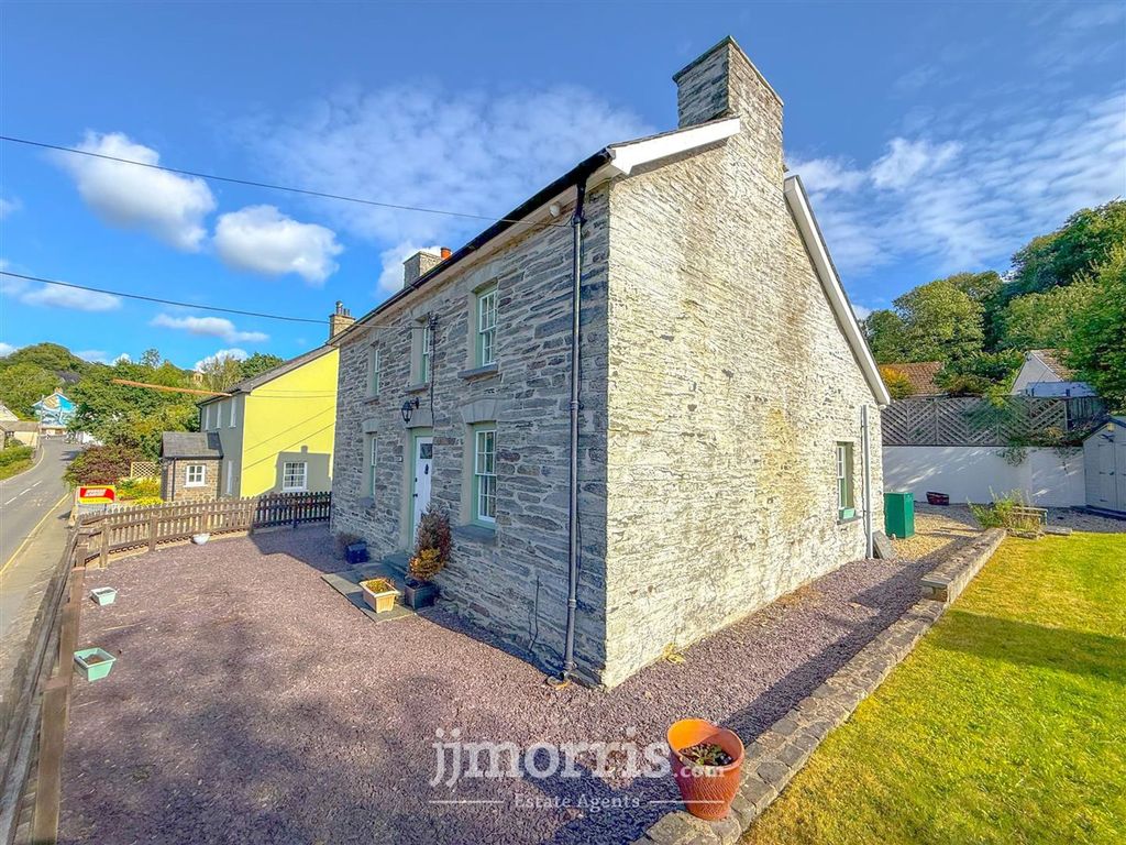 Property photo 3 of 29 Dd054373-F594-4BAE-8409-9Df1De9101A4.Jpeg