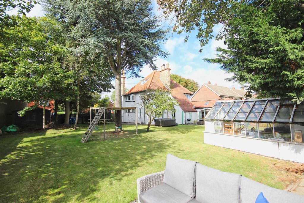 Property photo 3 of 45 Outside