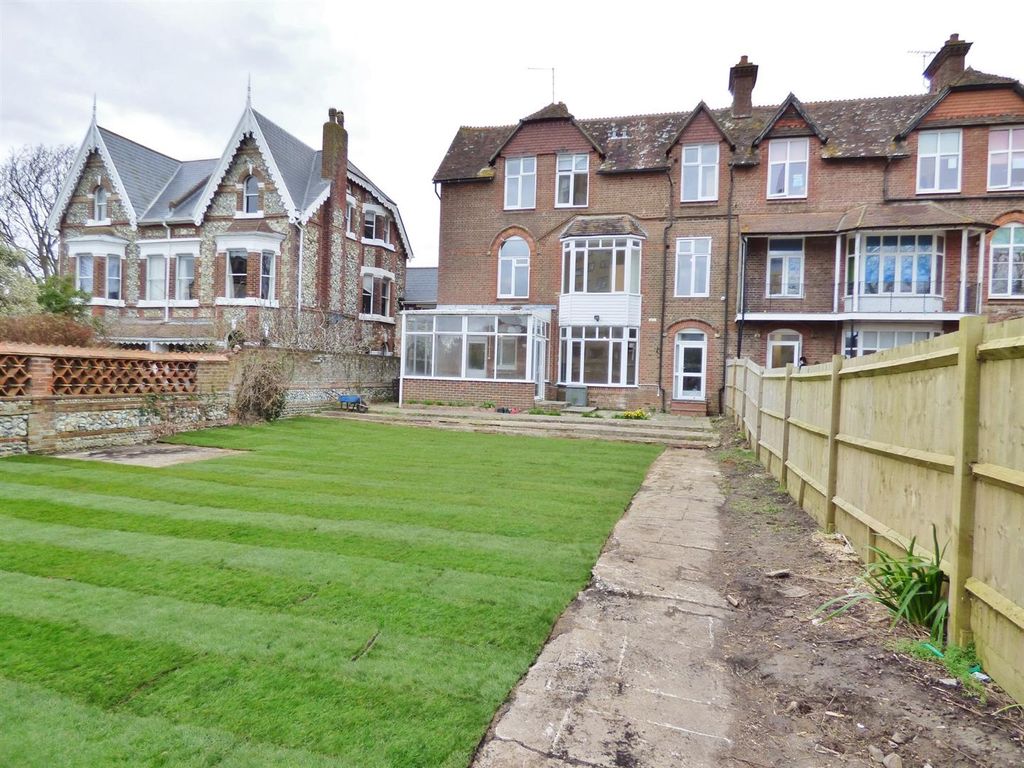 Property photo 2 of 18