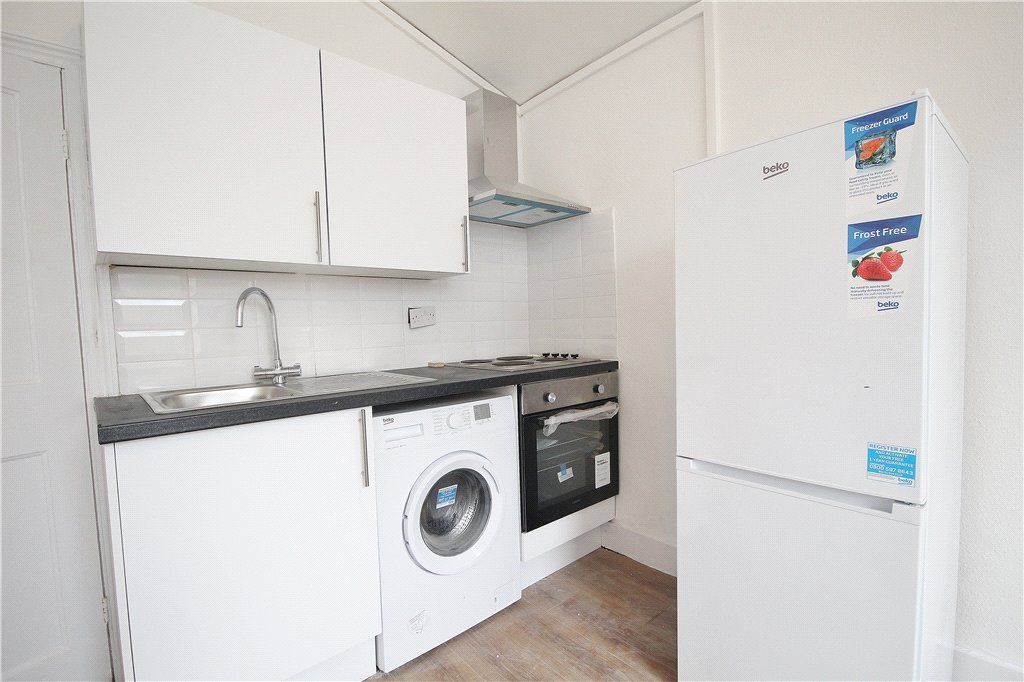 Property photo 2 of 9 Kitchen