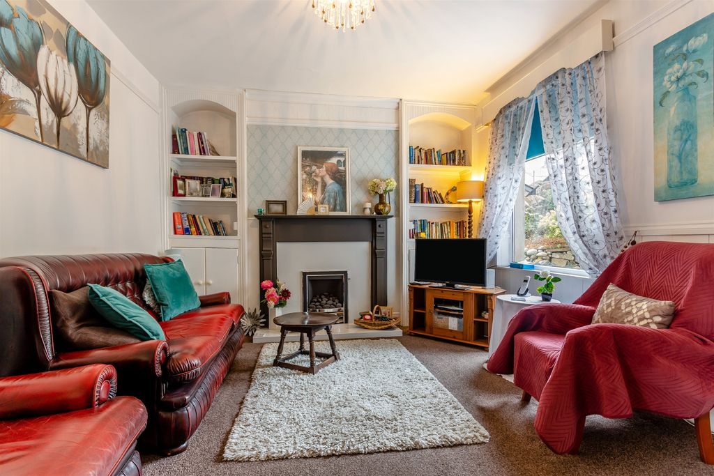 Property photo 3 of 28