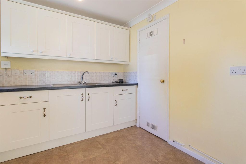 Property photo 2 of 19 Kitchen