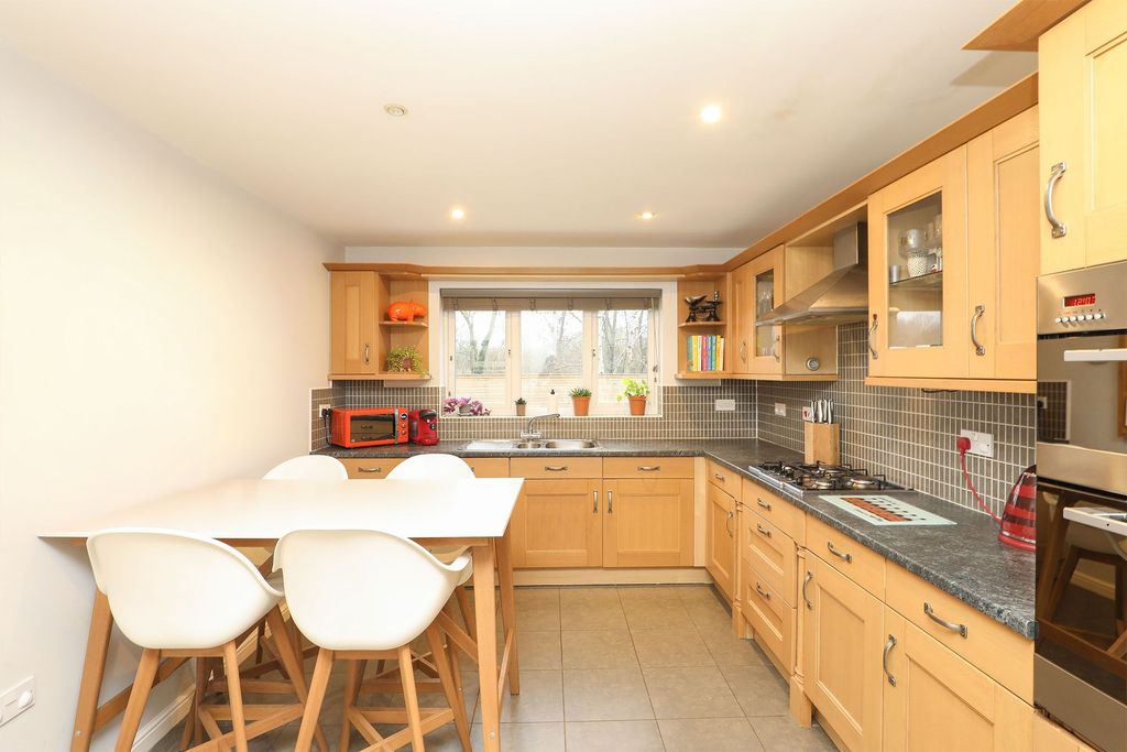 Property photo 2 of 30